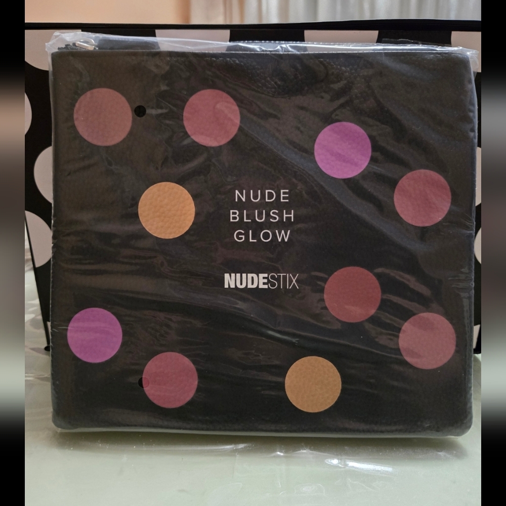 2/$20✨️Nudestix Makeup Bag✨️